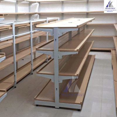 kệ gỗ siêu thị lưng lưới đơn