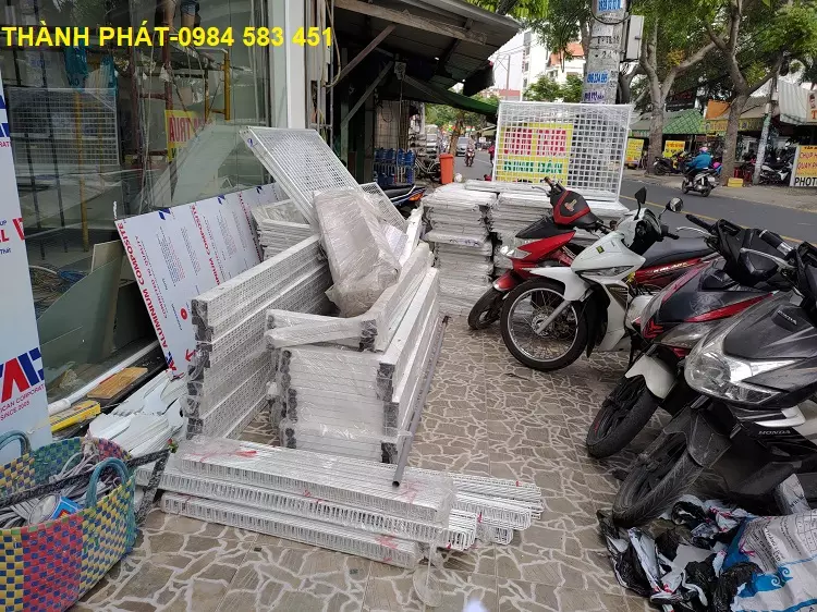 giá kệ trưng bày cửa hàng tạp hóa đẹp