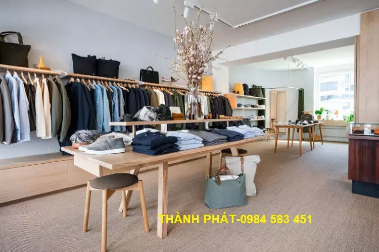 Kệ gỗ trưng bày quần áo