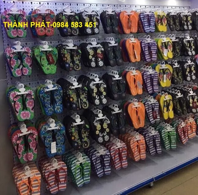 kệ trưng bày shop giày dép đẹp