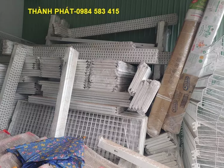 mẫu kệ trưng bày cửa hàng tạp hóa