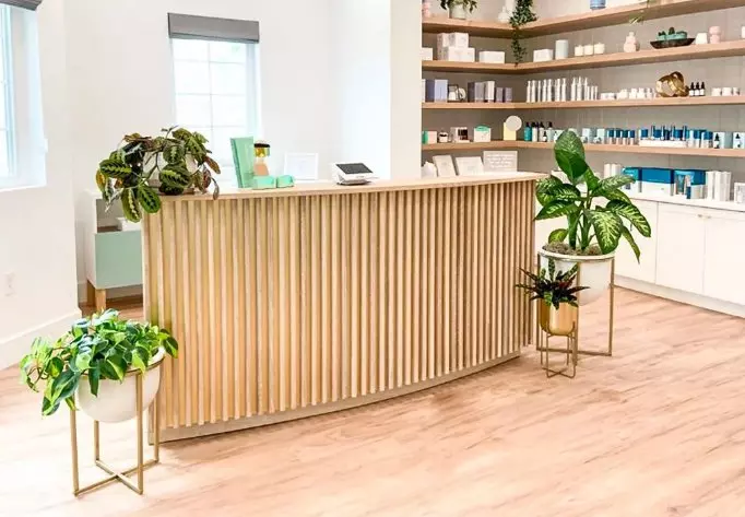 Cách bài trí không gian ở phía sau quầy thu ngân