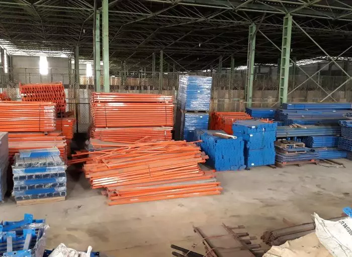 Kệ kho hàng thanh lý là gì?