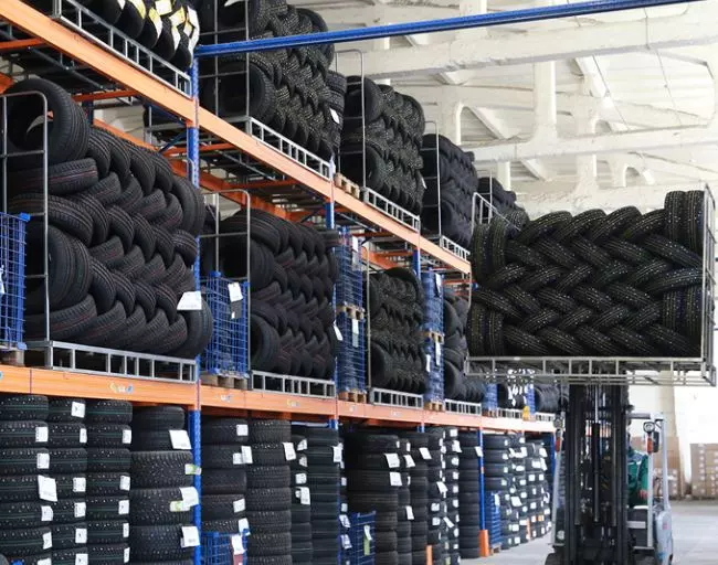Ưu điểm của kệ để lốp xe, phụ tùng ô tô, xe máy