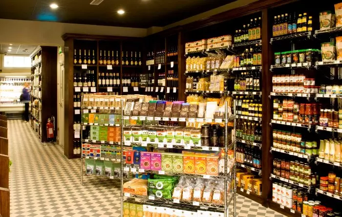 Trưng bày các sản phẩm theo nguyên tắc nhỏ trước, lớn sau và nhỏ ở trên, lớn ở dưới