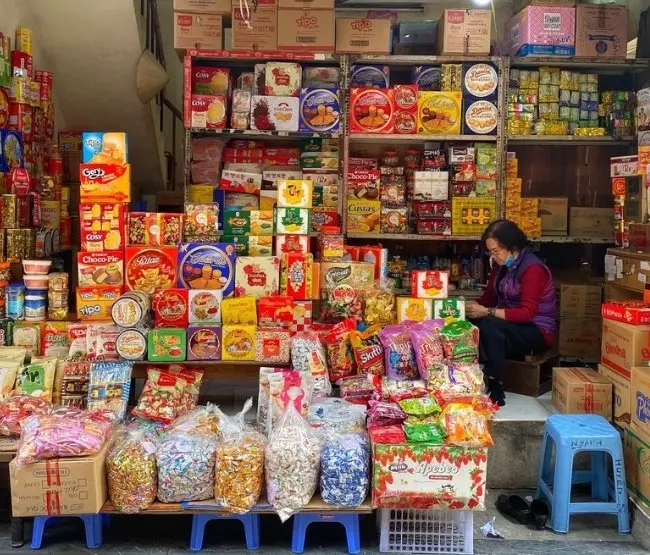 Trả lời cho câu hỏi: " Bán tạp hóa có lời không?"