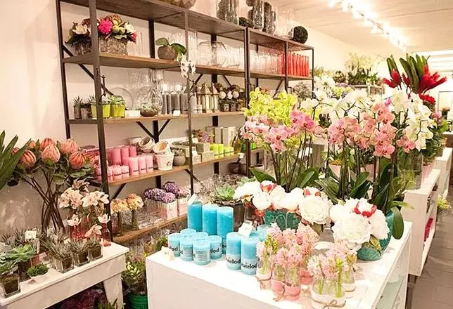 Mẫu kệ trưng bày hoa tươi ĐẸP MẮT thu hút khách hàng nhất