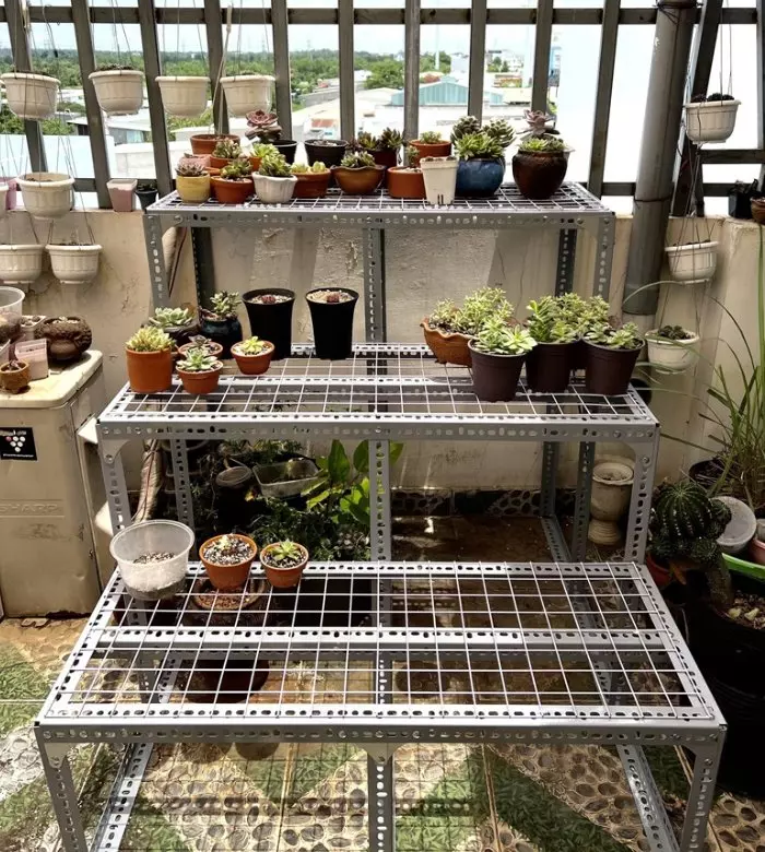 Kệ sắt để chậu hoa V lỗ