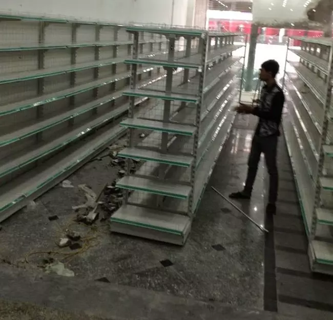 Những lý do khiến cho kệ siêu thị nhanh xuống cấp