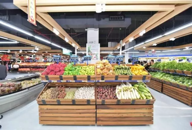 Nên Chọn Kệ Trưng Bày Siêu Thị Bằng Gỗ Hay Bằng Sắt?